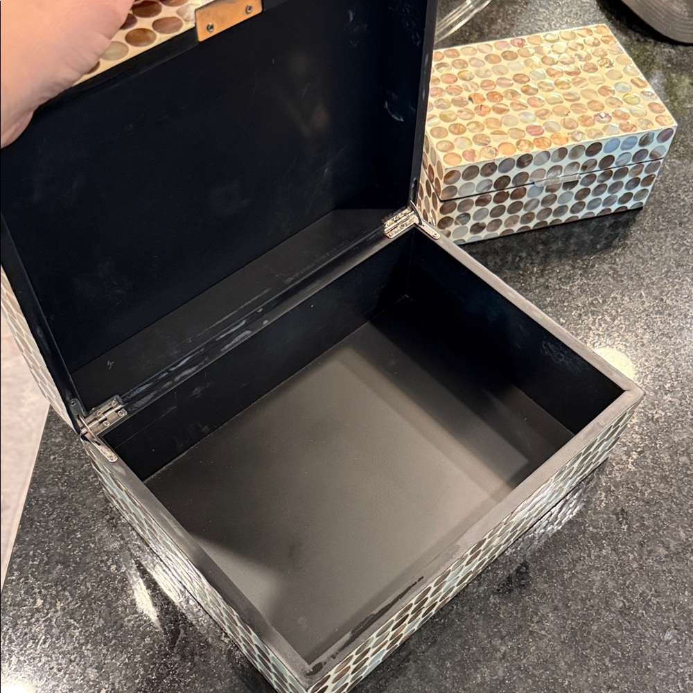 Rectangle Mother of Pearl Handmade Geometric Box with Hinged Lid (Set of 2) - Picture 10 of 14